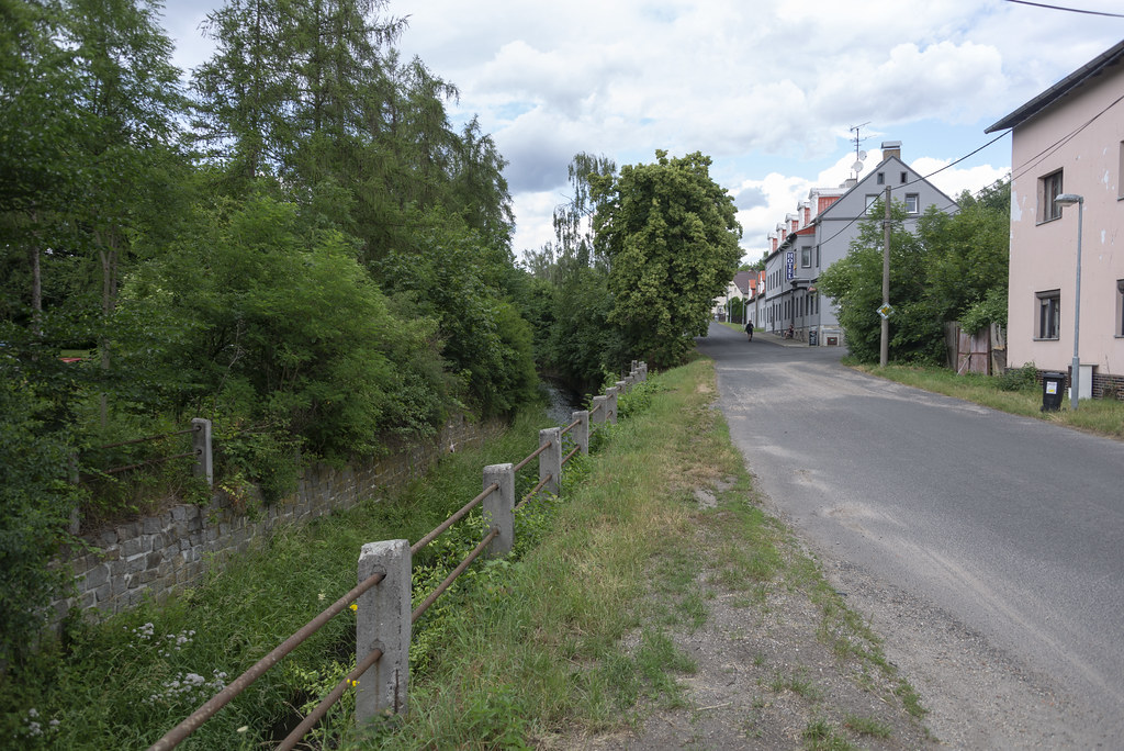 Straße entlang des Chodauer Baches Richtung Pechgrün