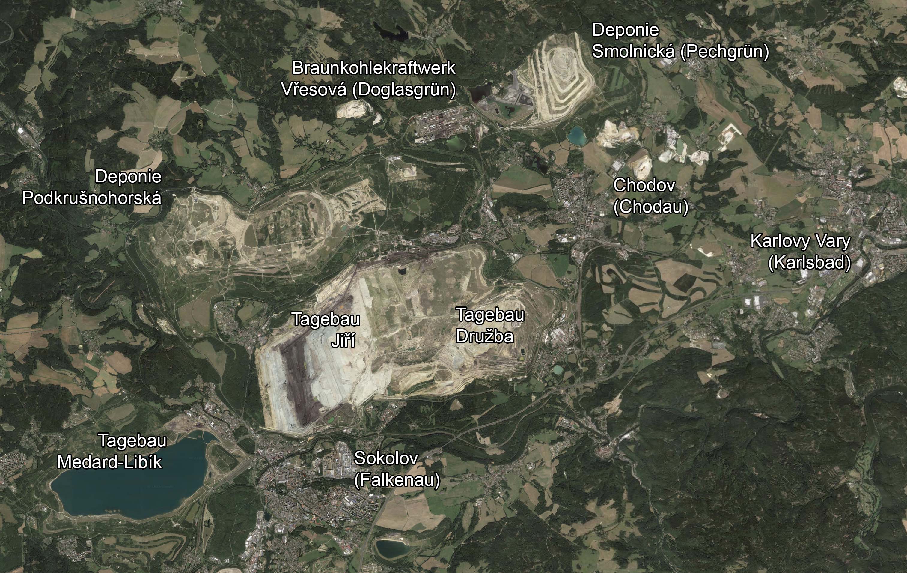 Satellitenübersicht der Tagebauregion um Chodov mit Deponien und Kraftwerk