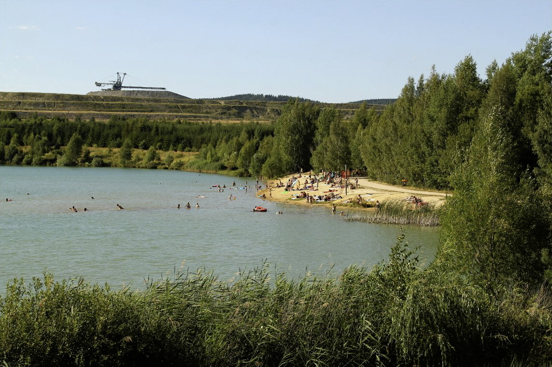 Badesee Bílá Voda am Fuß der Halde