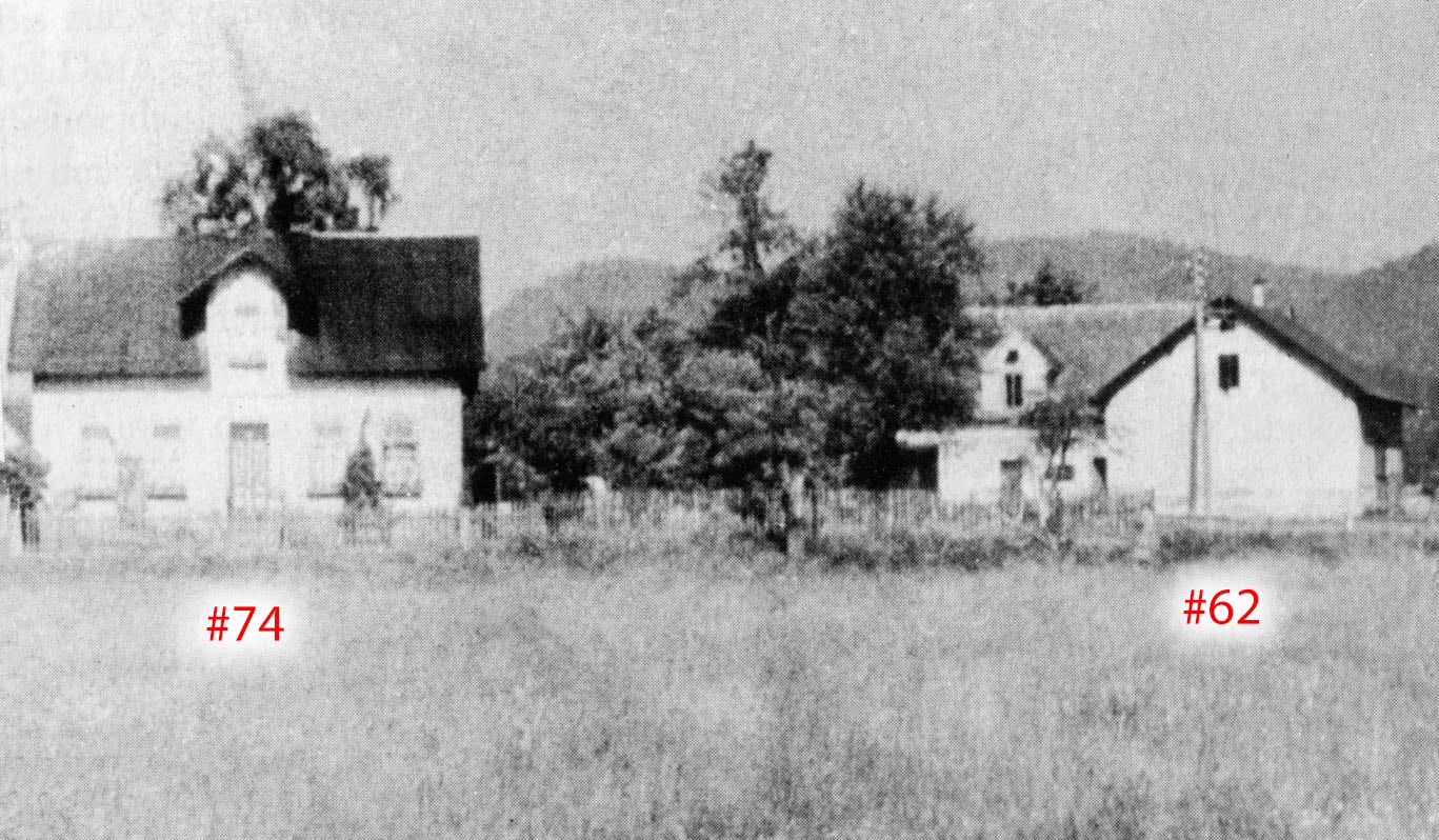 Haus Nr. 62 und Haus Nr. 74 auf einer historischen Schwarz-Weiß-Aufnahme