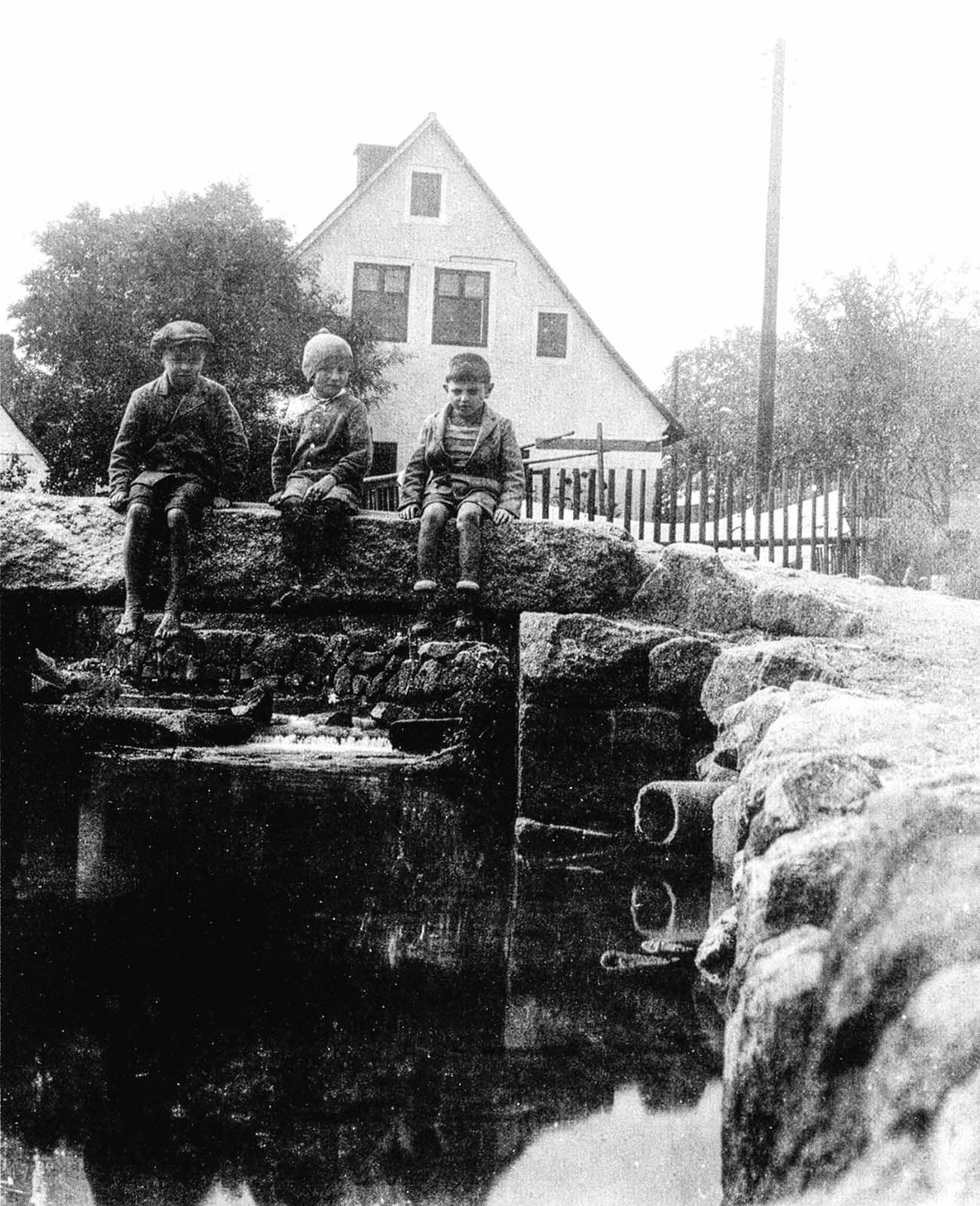 Alte Steinbrücke über den Schwarzebach