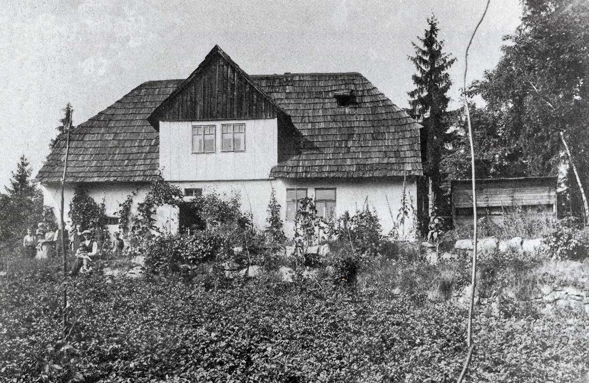 Pechgrün Nr. 14: Das vom Wald umgebene "Hiacha Haus"