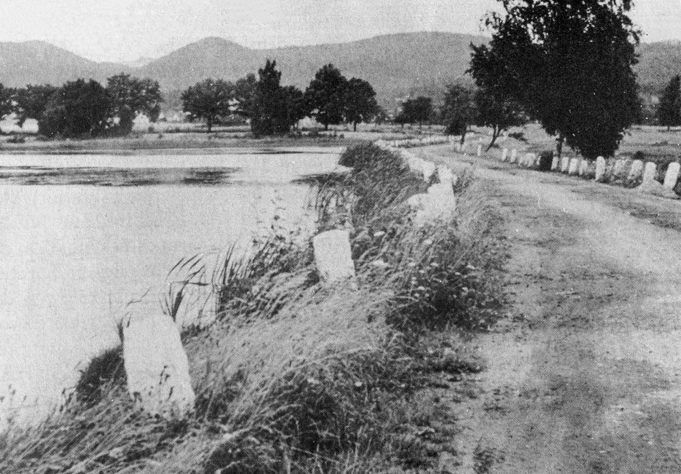 Pechgrüner Straße, links der Kastenteich
