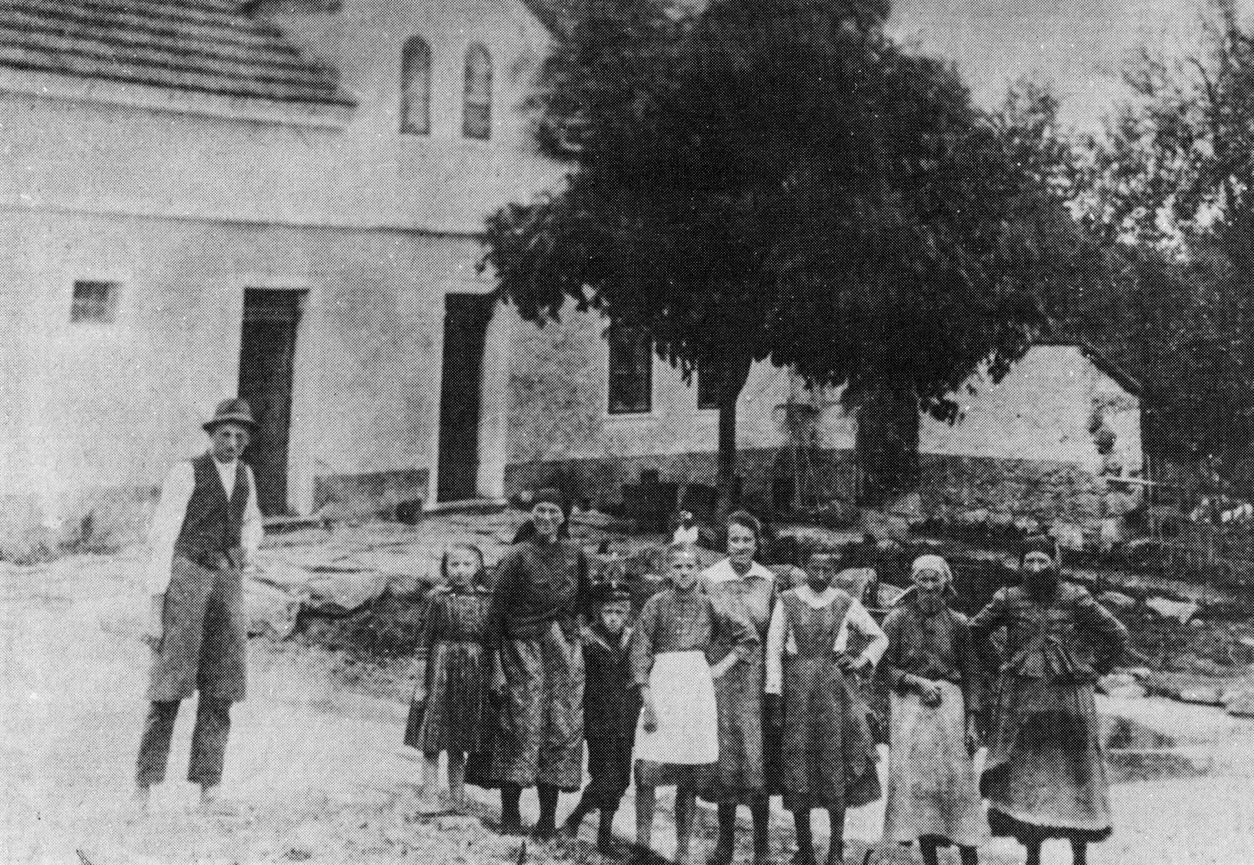 Hof Nr. 44 der Fam. Vinzenz Heinzl und Fam. Oswald Heinzl